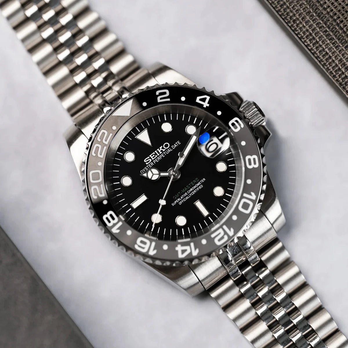 Seiko Mod GMT | Bruce Wayne - TWTwatches