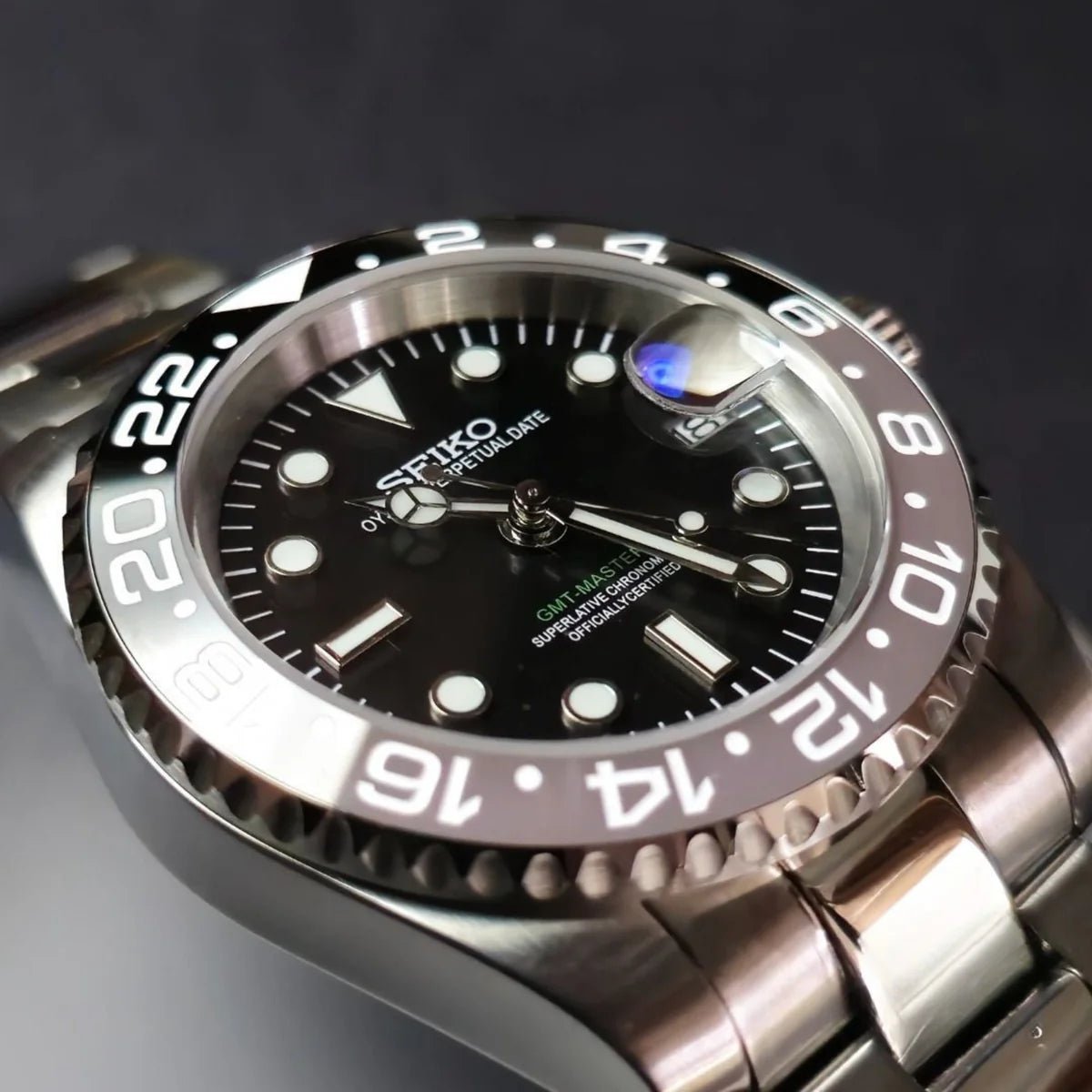 Seiko Mod GMT | Bruce Wayne - TWTwatches